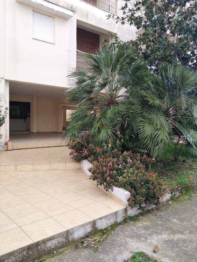Hommie Apartment Amaliada Exterior foto